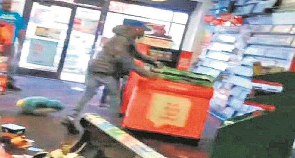 Joven destruye videojuego por no pasar nivel (VIDEO)
