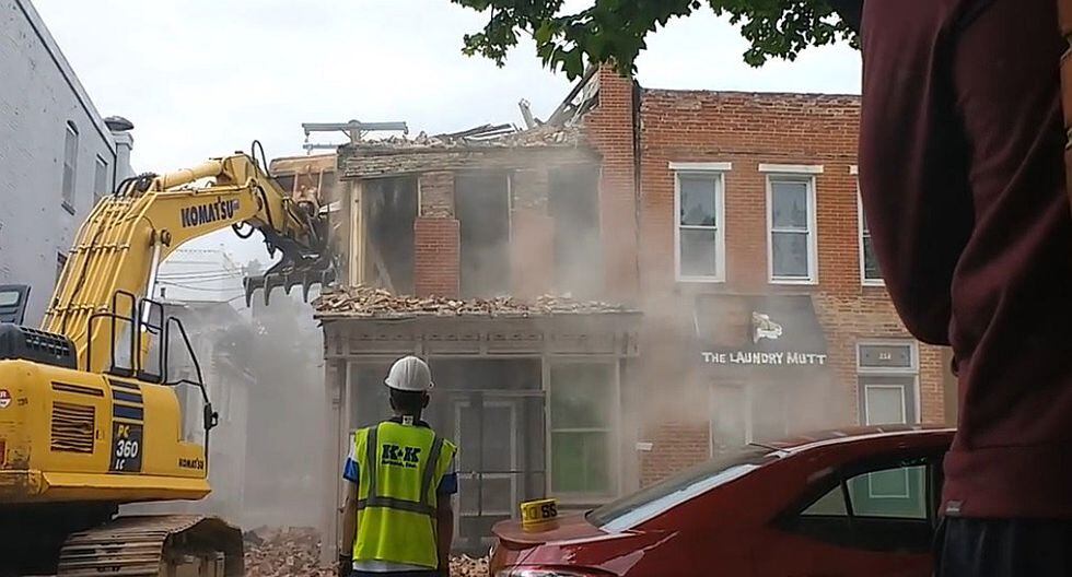 YouTube: Expertos en demolición destruyen la casa equivocada (VÍDEO)