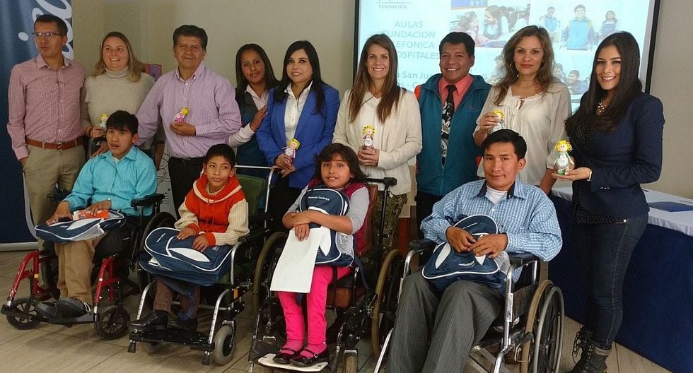 Premian a ganadores de concurso nacional de arte 'Aulas en hospitales'