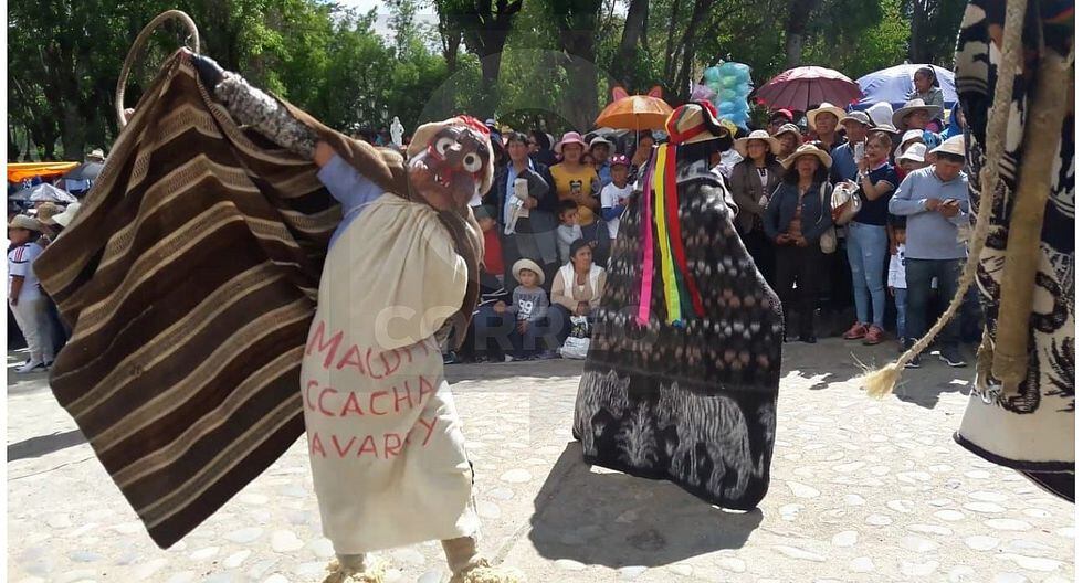 Ritual que corrige con latigazos a quienes se portaron mal le dedican pregón a Pedro Chávarry (FOTOS)