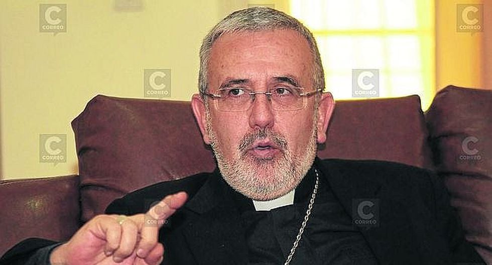 Arzobispo de Arequipa suspende a tres sacerdotes por tener hijos