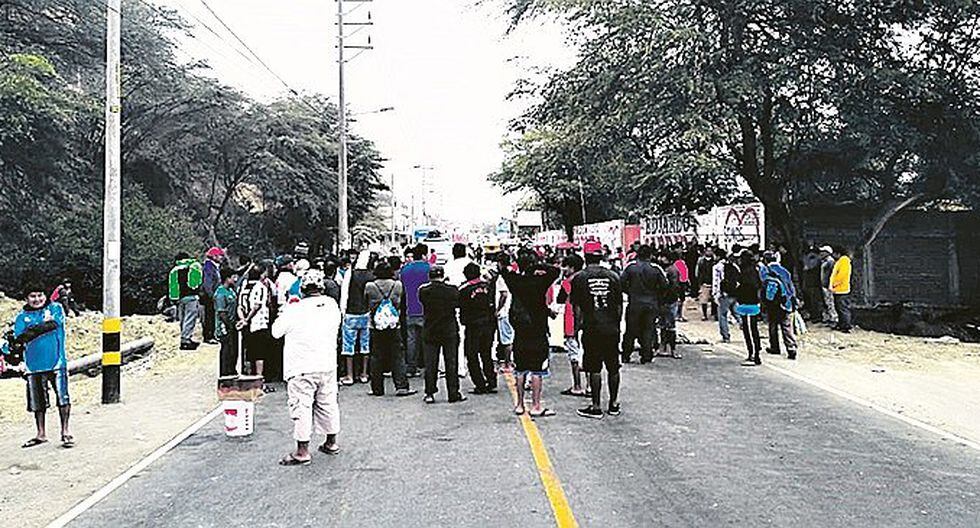 Pescadores bloquean carretera en Tumbes