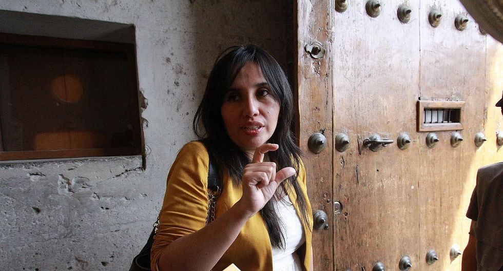 Regidora iría a prisión si no paga multa a alcalde de Paucarpata