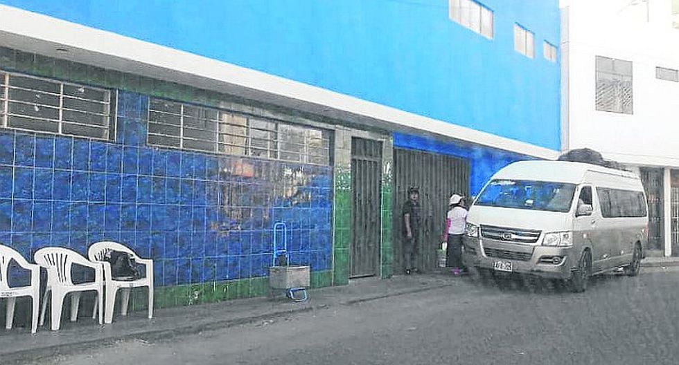 Minivan convierten las calles en paraderos informales