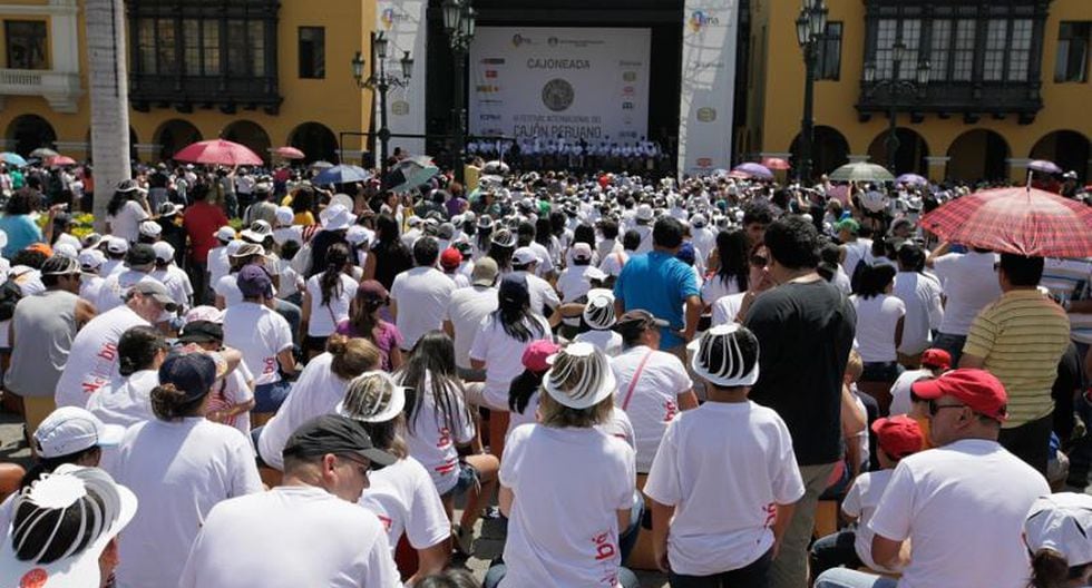 Así se batió el récord Guinness del cajón peruano (VIDEO)