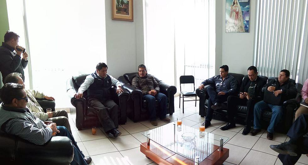 Acuerdan iniciar acciones legales a bares clandestinos