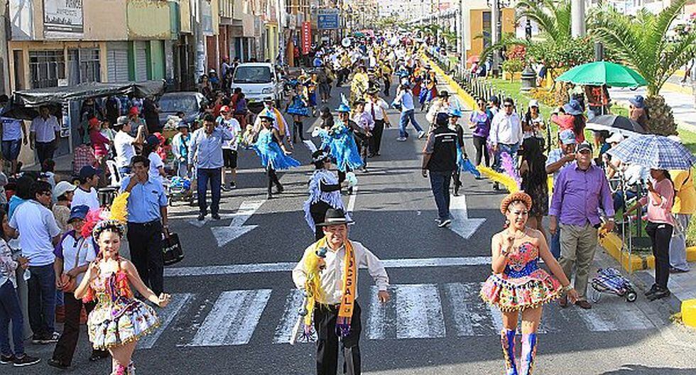 Estudiantes danzan por los 477 años de Moquegua