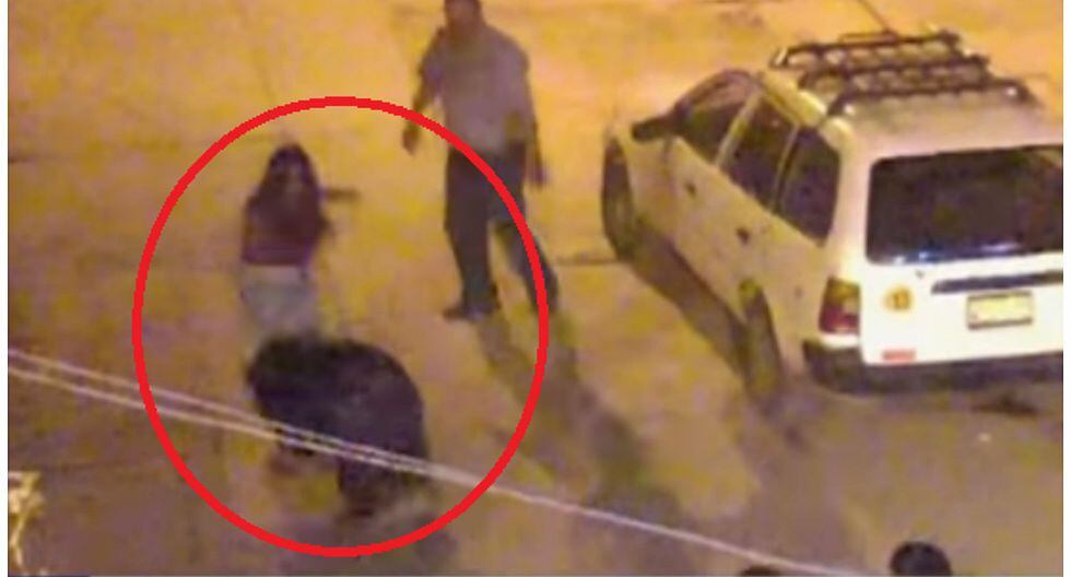 YouTube: mujer golpeó a hombre que la acosó en la calle (VIDEO)