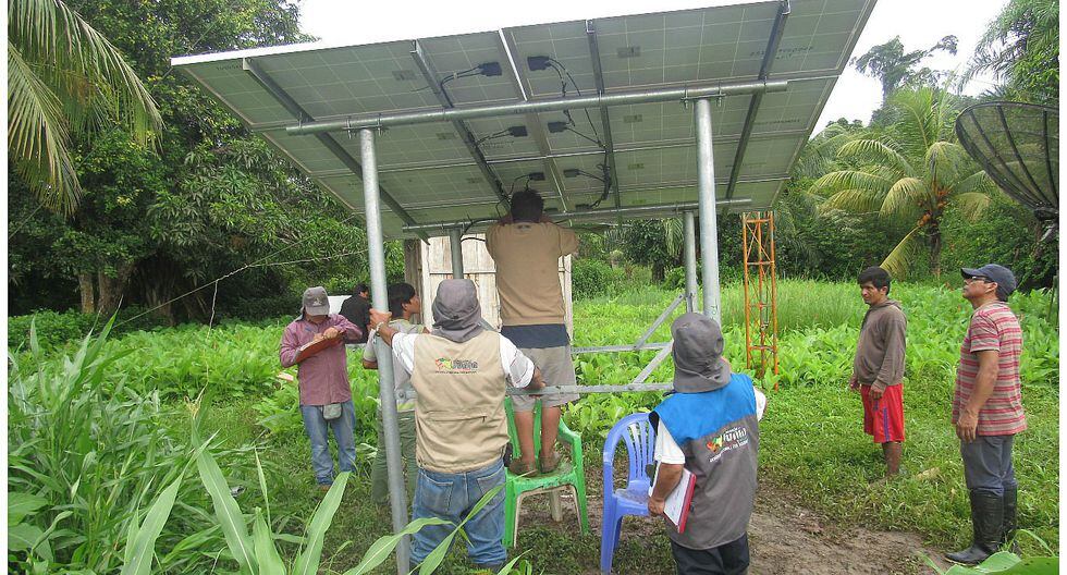Culminan instalación de antenas en comunidades de Satipo