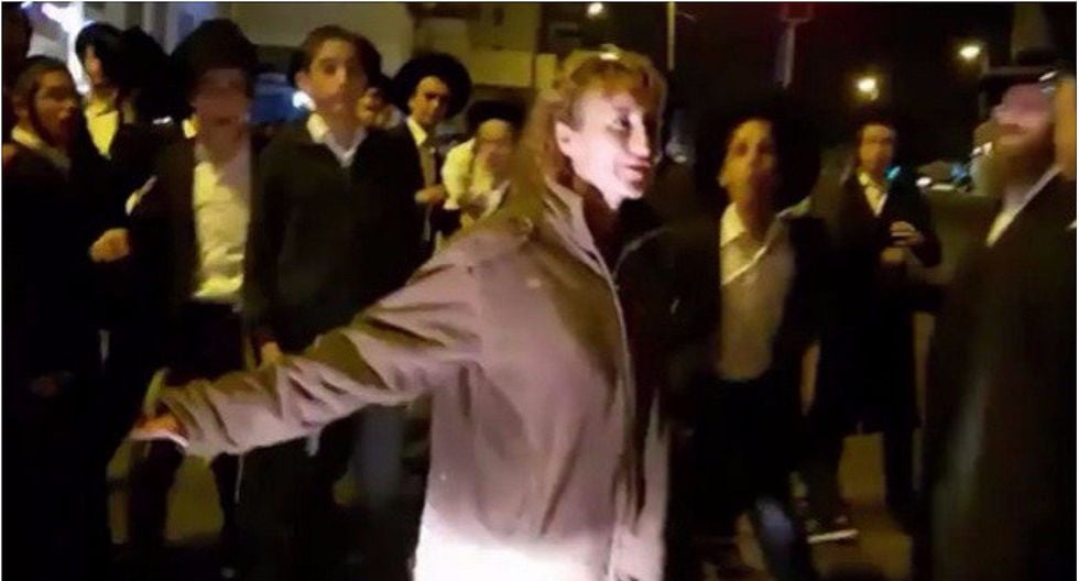 Mujer soldado se agarró a golpes con estudiantes que protestaban en Jerusalén (VIDEO)