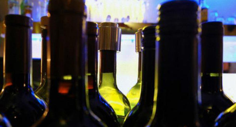 China: Decomisan miles de botellas de bebidas alcohólicas adulteradas con viagra