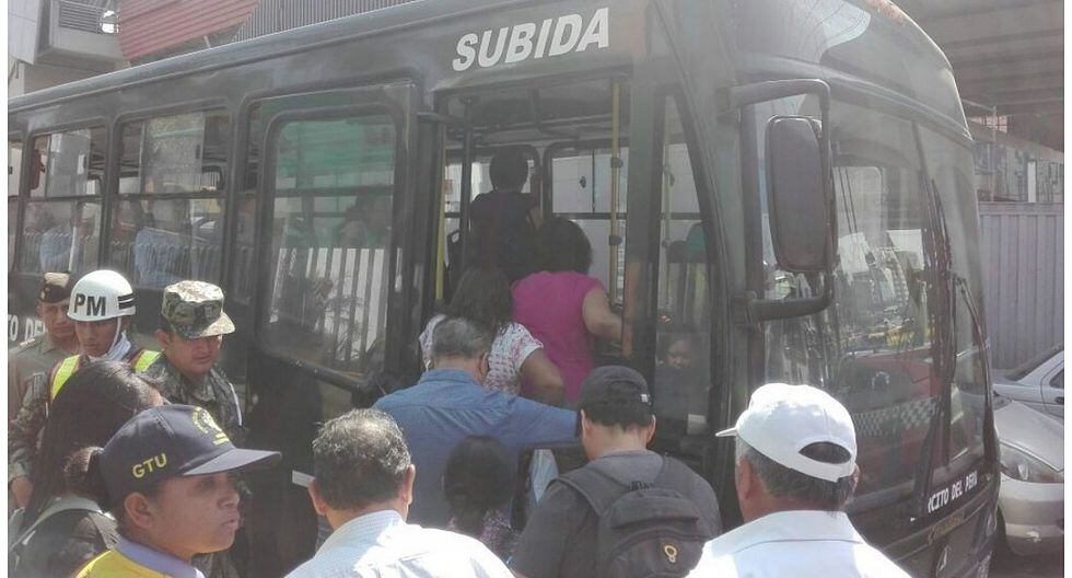 Ejercito del Perú brinda buses para movilizar gratuitamente a la población (FOTOS)