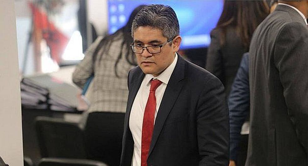 Difunden falsa fotografía del fiscal José Domingo Pérez con Abimael Guzmán