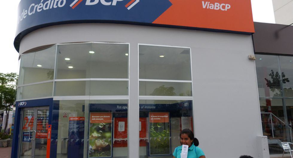 Hombre denuncia que fue discriminado en cola preferencial de conocido banco
