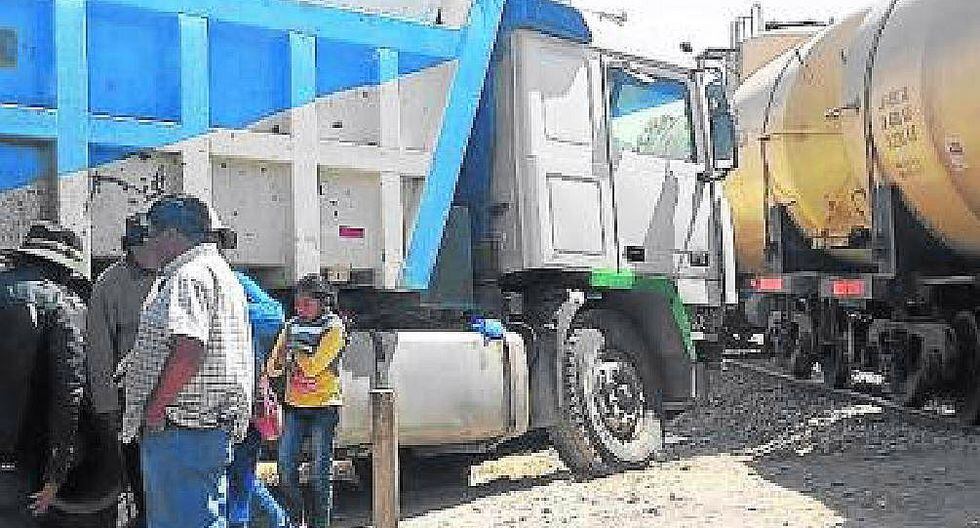Juliaca: tren choca a volquete imprudente que se atravesó en vía