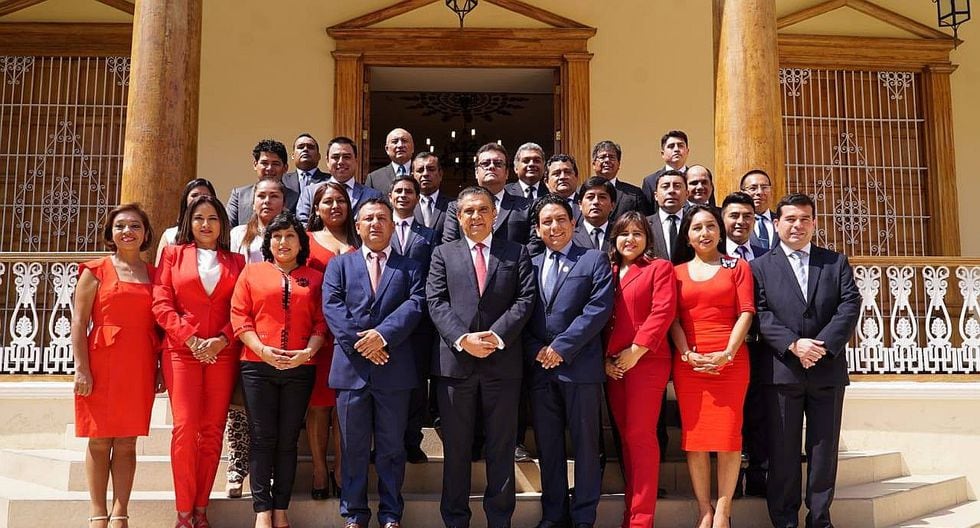 Llempén solo renueva a la mitad de los funcionarios