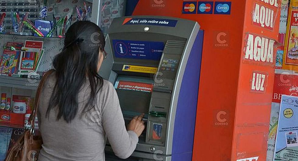 Bancos ganan S/. 3 mil 100 millones al año por retiros que hace el usuario en otras regiones