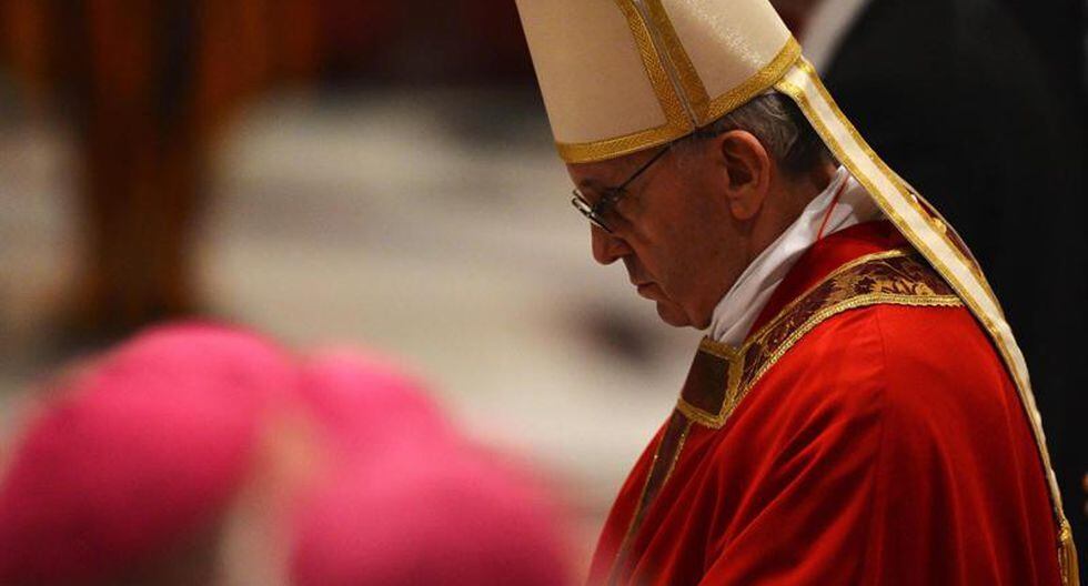 Francisco visita la tumba de Juan Pablo II en el aniversario de su muerte