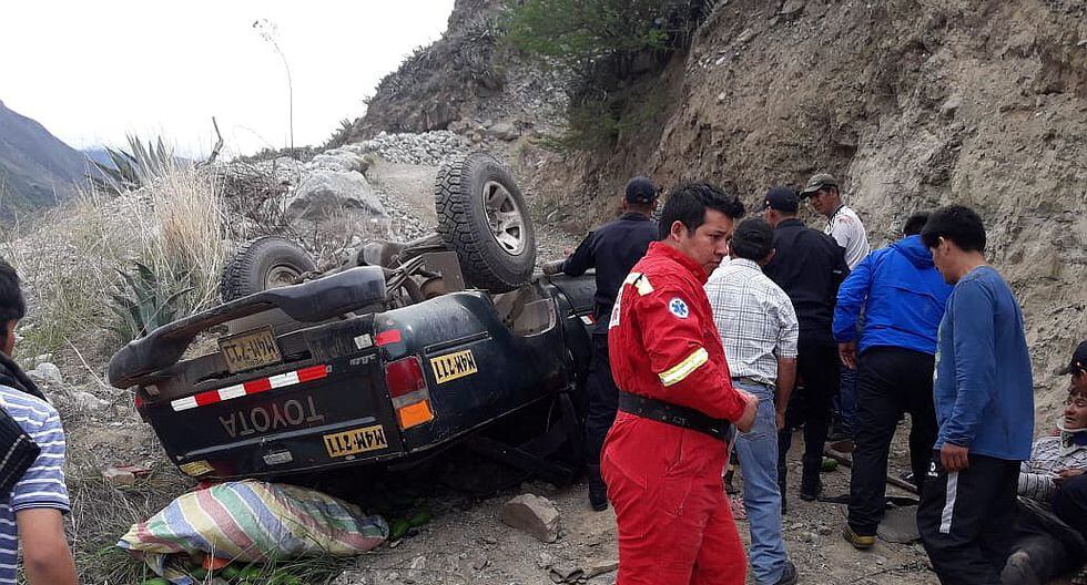 Despiste y vuelco de camioneta deja cinco heridos
