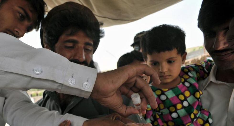 Pakistán: Dos vacunadores contra la polio mueren en explosión
