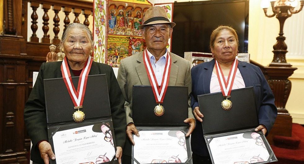 Artesanos de Cusco y Ayacucho son reconocidos por su trayectoria artística
