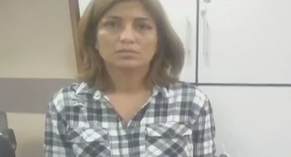 Detienen a mujer con más de 50 mil dólares falsos en (VIDEO)