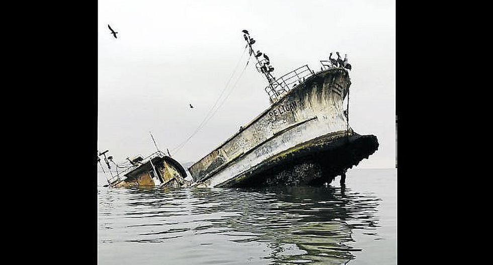Se hunde embarcación que llevaba años abandonada en la bahía de Paracas
