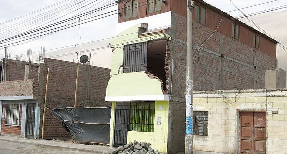 Afectados por sismo en Caravelí reconstruyen casas, pero no colegios