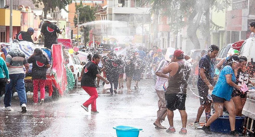 Invocan a no derrochar agua en Carnavales